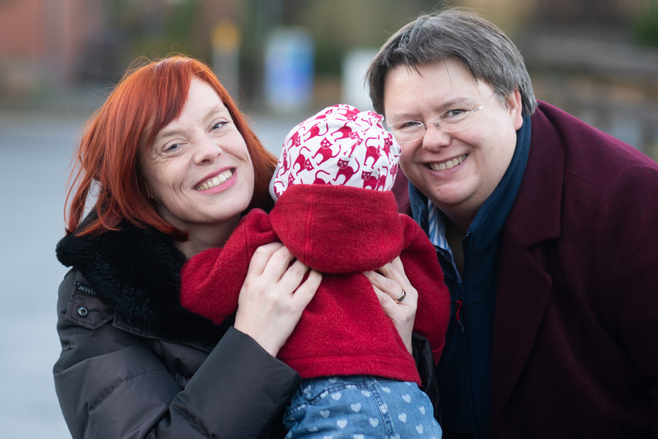 Gesa Teichert-Akkermann (l.) und Verena Akkermann mit ihrer Tochter Paula (11 Monate alt).