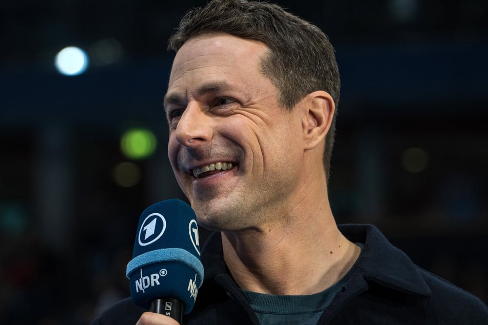 Alexander Bommes (49) tritt bei der ARD-"Sportschau" künftig kürzer.