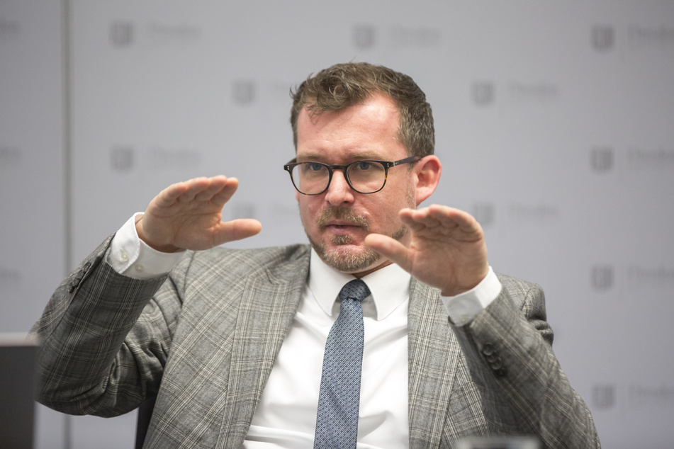 Verkehrsbürgermeister Raoul Schmidt-Lamontain (43, Grüne) will breitere Radwege prüfen lassen.