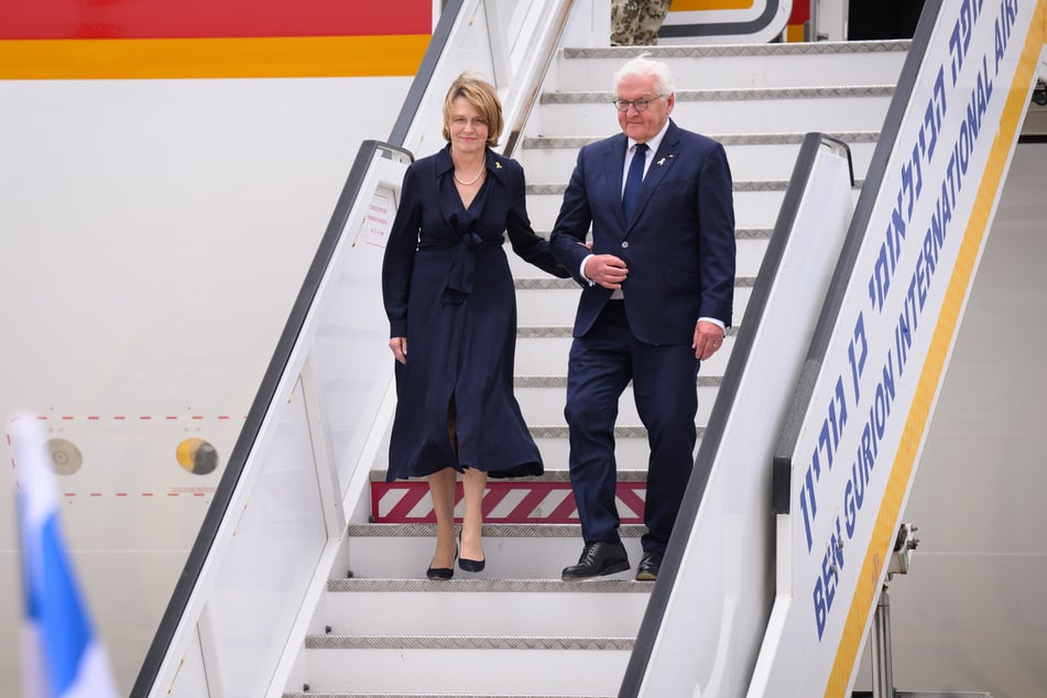 Elke Büdenbender wie wir sie wohl alle kennen: Als "First Lady" mit Bundespräsident Frank-Walter Steinmeier (69) bei einem Besuch in Israel.