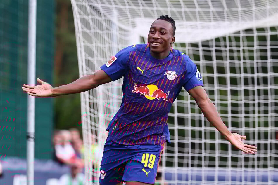 Yan Diomande dribbelte sich zu Beginn der zweiten Halbzeit spielend durch den gegnerischen Strafraum und machte herausragend das zwischenzeitliche 6:0.