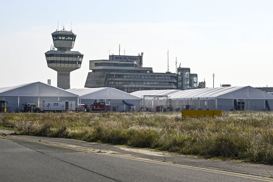 Der ehemalige Flughafen Tegel in Berlin wird als Unterkunft für Geflüchtete noch weitere Jahre gebraucht.