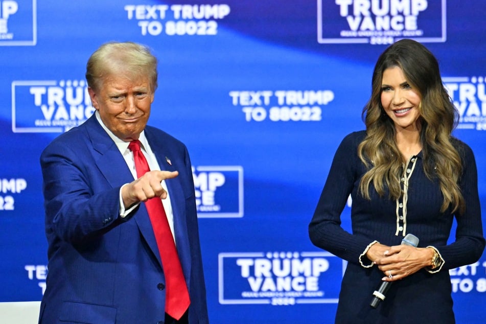 President-elect Donald Trump (l.) is reportedly planning to appoint South Dakota Governor Kristi Noem to be head of the Department of Homeland Security.