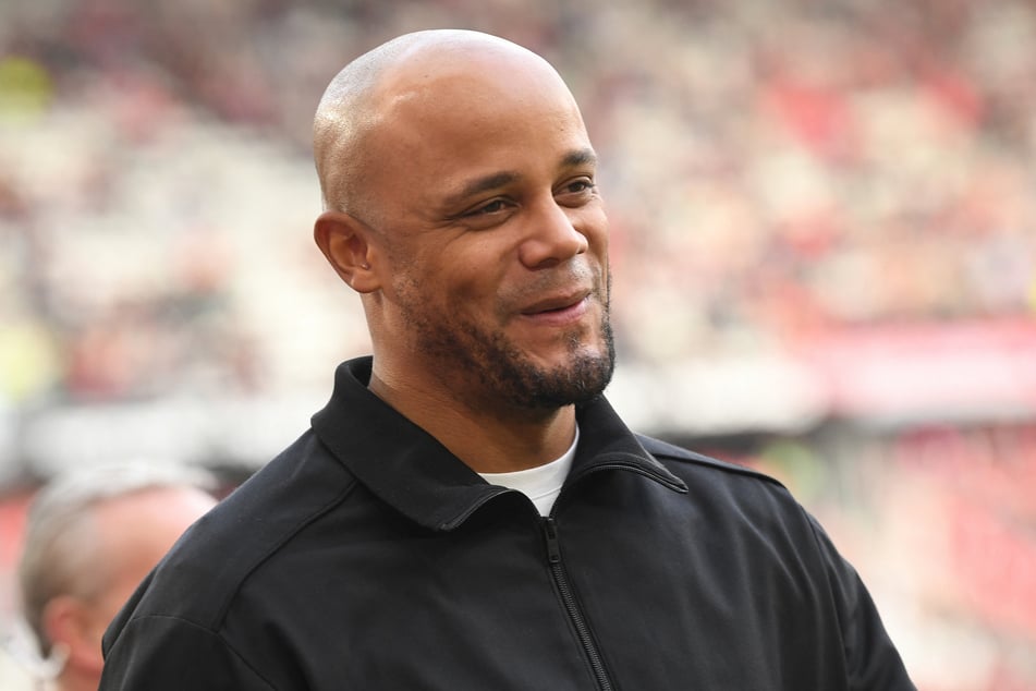 Bayern-Chefcoach Vincent Kompany (38) darf sich über einen Sieg seiner Mannschaft freuen - muss zugleich aber auch zwei Dämpfer hinnehmen.