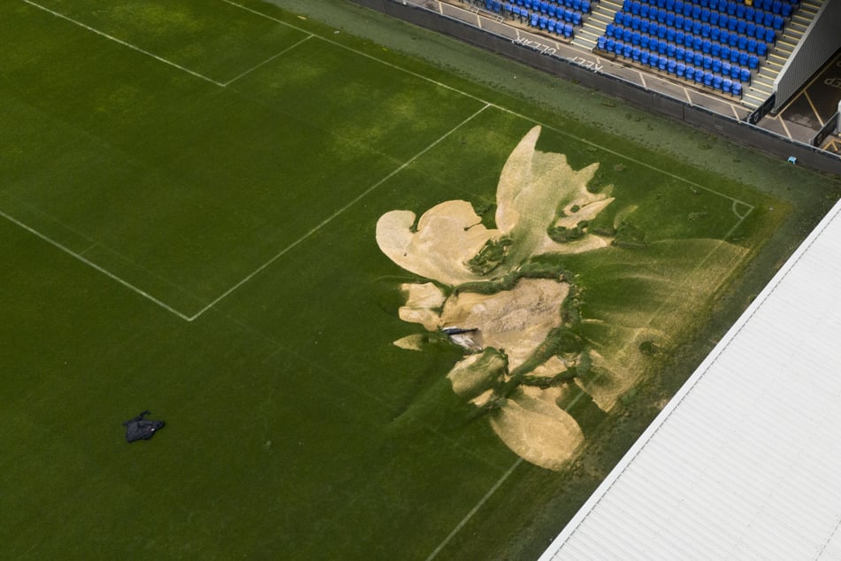 Spielabsage wegen Erdloch! Stadion bleibt vorerst geschlossen