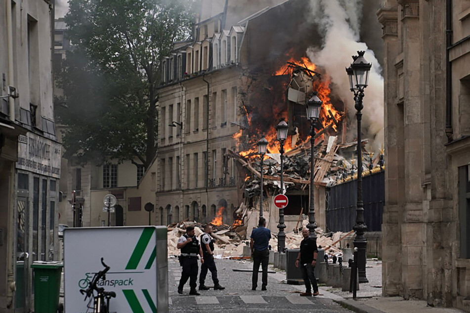 Gasexplosion: Mehrere Gebäude im Zentrum von Paris brennen