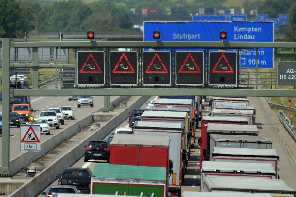Auf der A7 kam es am Dienstagmorgen zu einem Unfall mit einem Pferdetransporter. (Archivbild)
