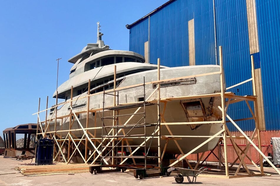 Hier ist die "Dolce Vento" in der Werft zu sehen. Mittlerweile ist sie gekentert.