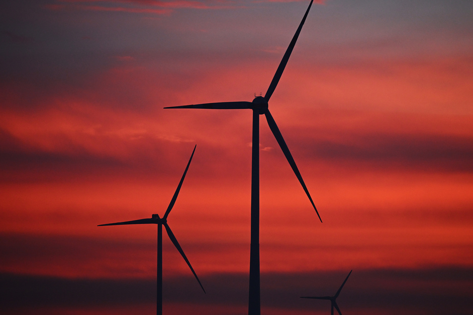 Beim Ausbau der Windkraft sah es in Sachsen 2022 eher dämmerig aus.