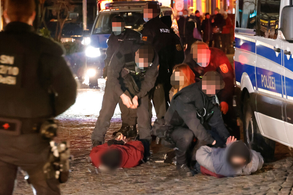 Chaos bei Corona-Protest in Chemnitz: Polizei greift durch!