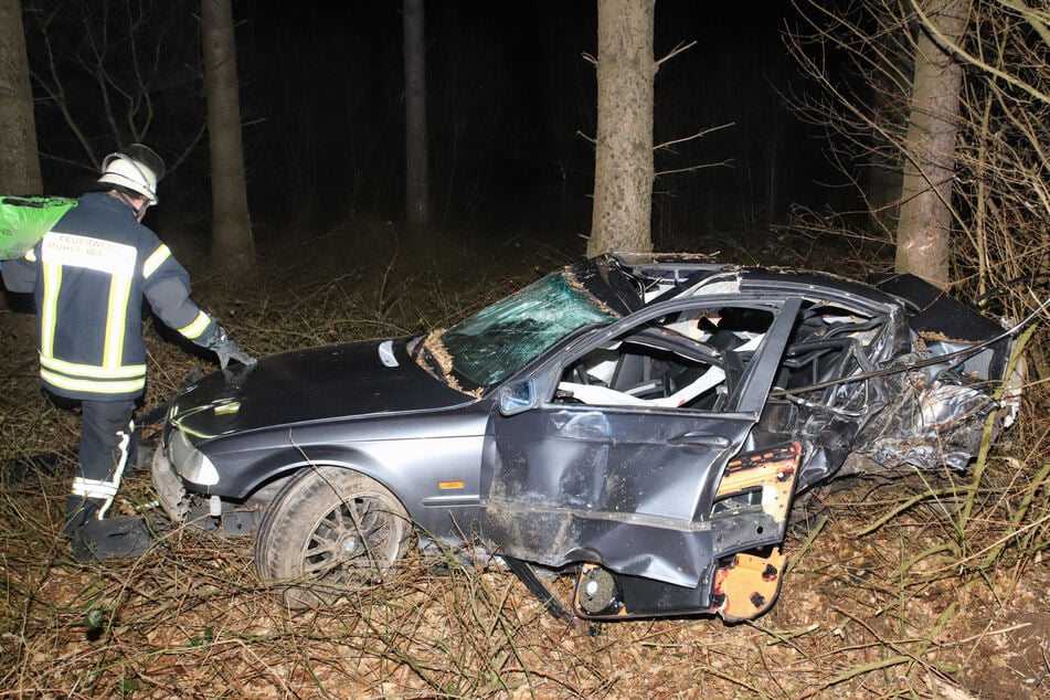 Die beiden Insassen des Autos kamen in ein Krankenhaus.
