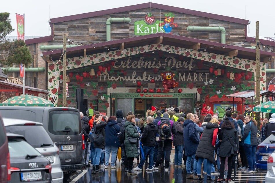 Karls Erlebnis-Dorf in Döbeln lädt am Feiertag zu einer spritzigen Aktion ein.