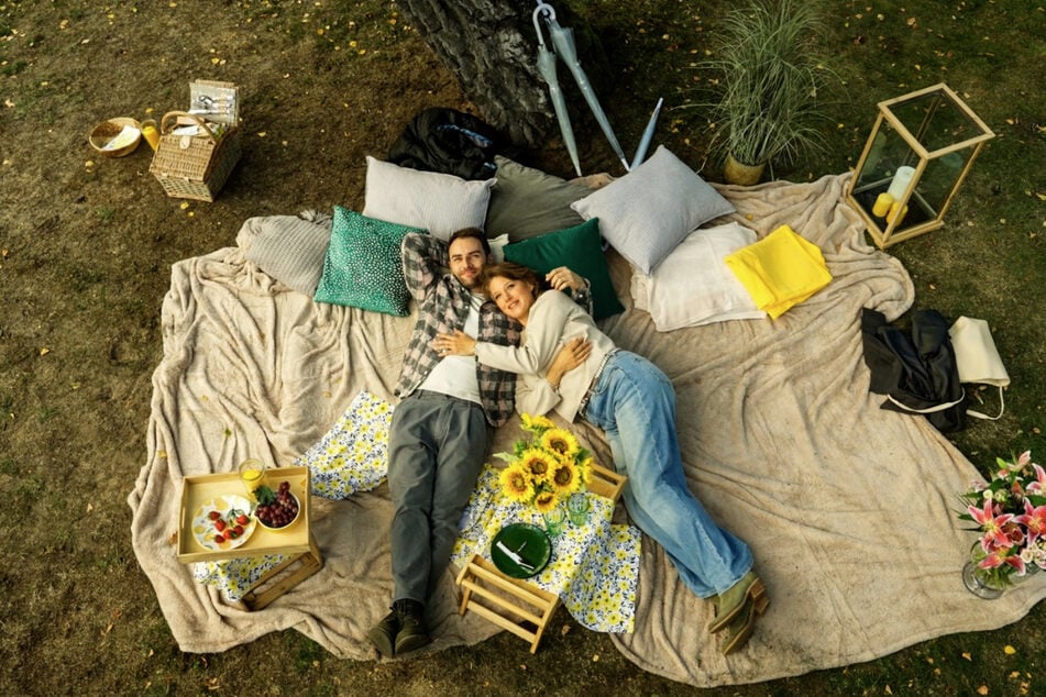Daniel organisiert für Lou ein romantisches Picknick, bei dem die beiden sich wieder näherkommen.