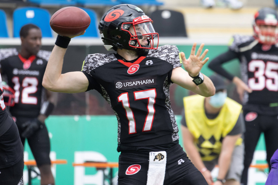 Josh Goldin ist der Quarterback der Saarland Hurricanes. Ihn müssen die Monarchs in den Griff bekommen.
