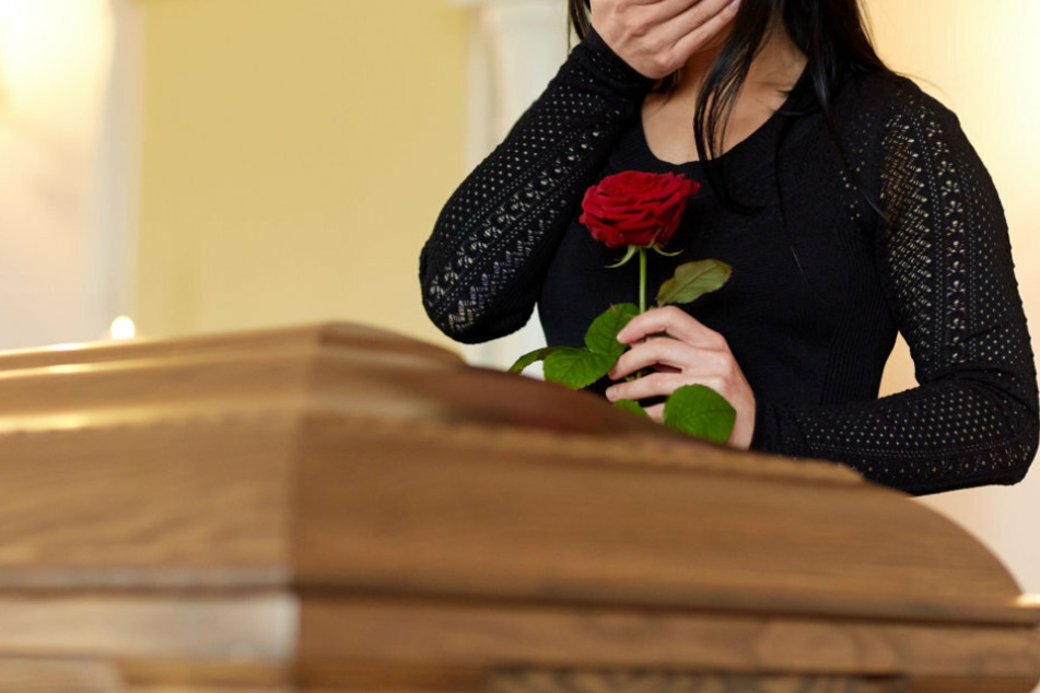 Mädchen (12) wird für tot erklärt: Sie erwacht bei ihrer Beerdigung!