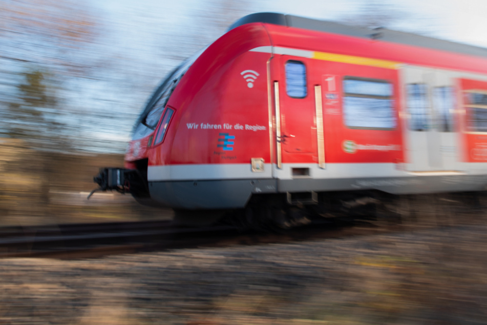 Am helllichten Tag: Sex-Täter fällt in S-Bahn über Frau her!