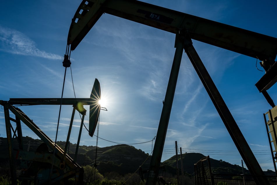 Trotz angekündigter Waffenruhe gibt es kaum Entspannung am Ölpreismarkt.