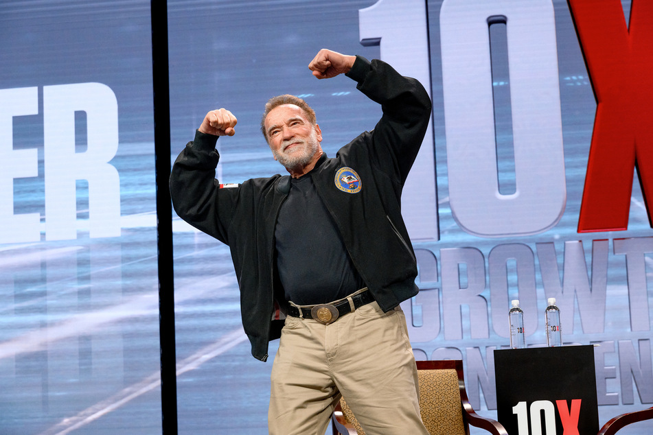 Arnold Schwarzenegger sets outrageous and bizarre new world record