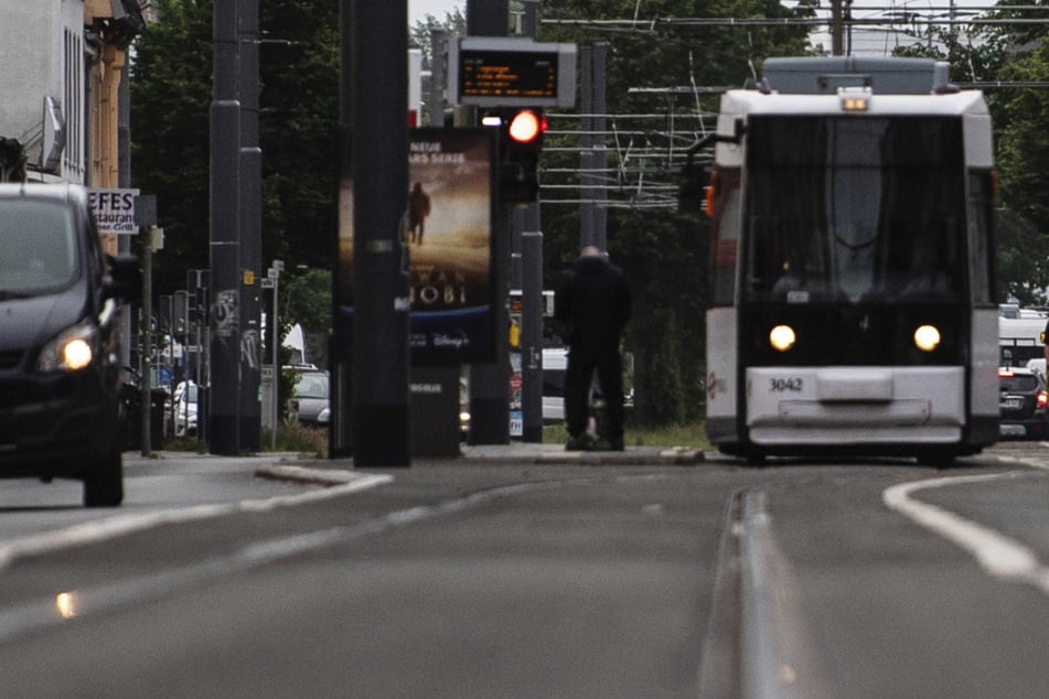 Der Fahrer einer Bremer Straßenbahn der Linie 4 konnte nicht mehr rechtzeitig bremsen. (Archivbild)
