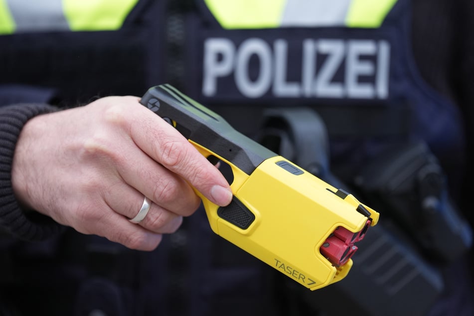 Im Fachjargon wird ein Taser Distanzelektroimpulsgerät (DEIG) genannt. (Symbolfoto)