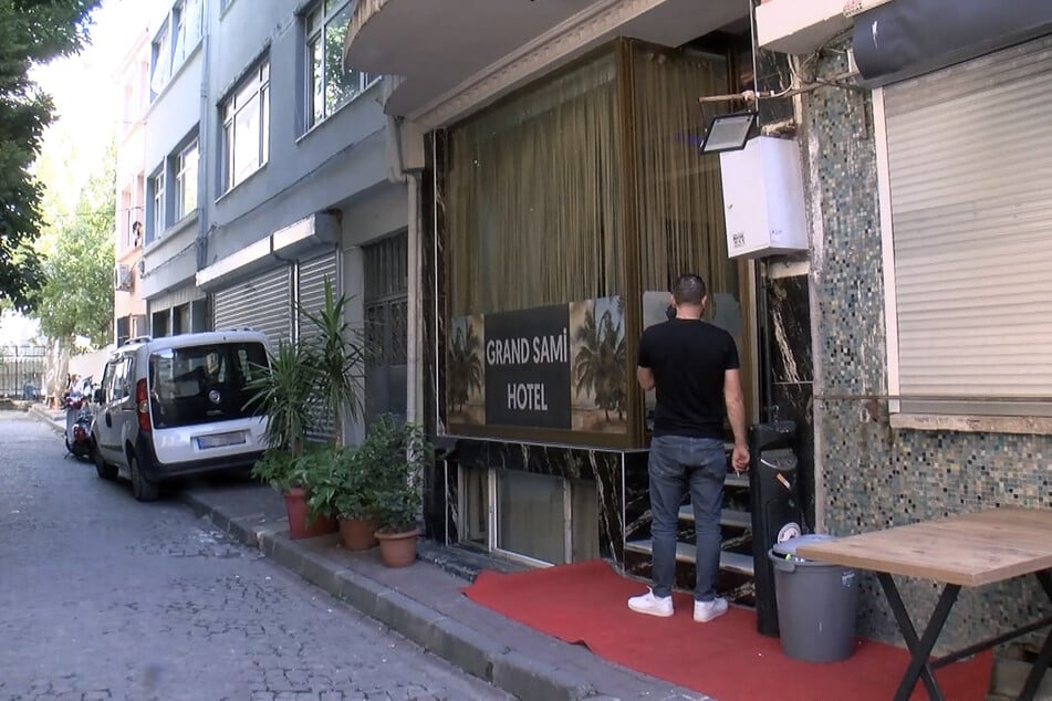 Der Eingang zu dem Istanbuler Hotel, in dem zwei niederländische Jugendliche tot aufgefunden wurden.