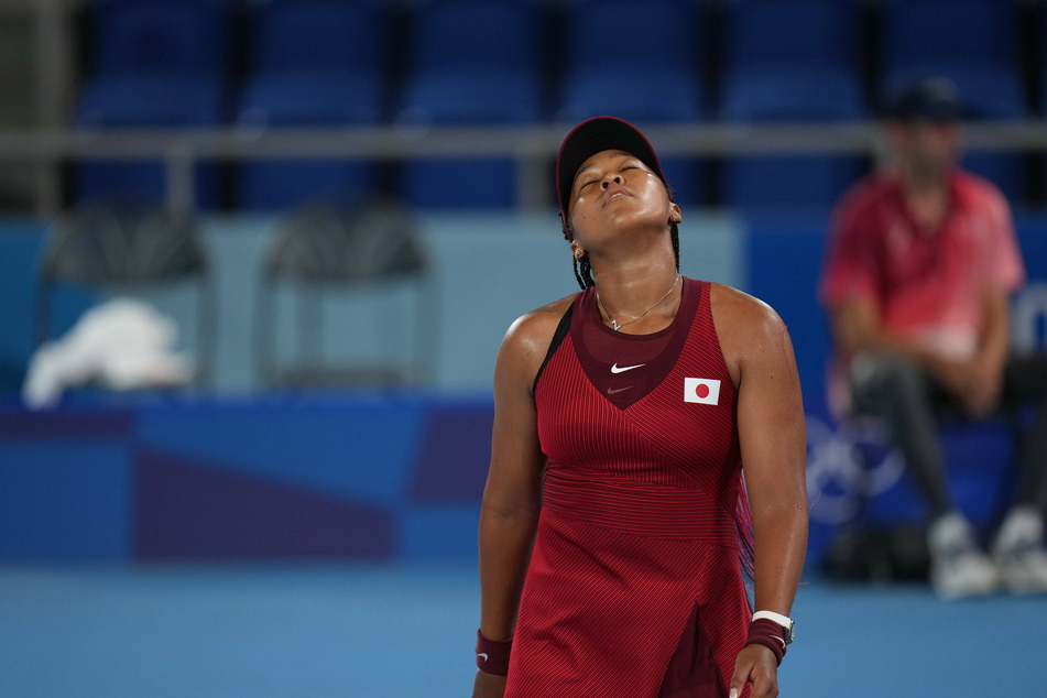 Naomi Osaka crashed out of the women's tennis tournament at the Tokyo Olympic after a third round defeat.