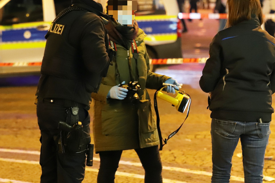 Nach einer Messer-Attacke auf dem Luisenplatz in Darmstadt ermittelt die Kriminalpolizei - ein Verdächtiger wurde bereits gefasst.