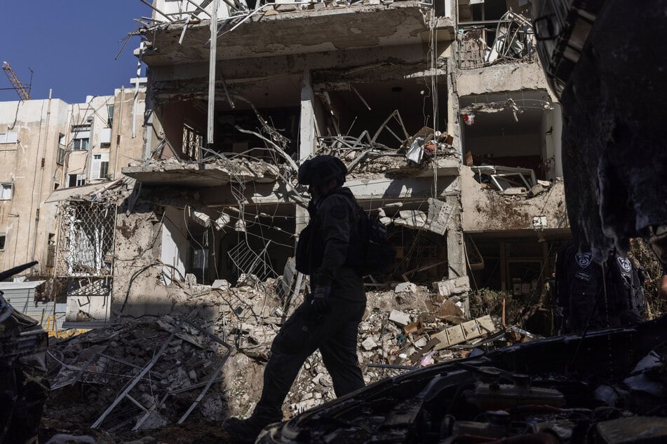 Im Großraum Tel Aviv heulen wegen eines weiteren Raketenangriffs erneut die Warnsirenen. Es sind dumpfe Explosionen zu hören. Die Polizei berichtet von mehreren Einschlägen. (Archivbild)