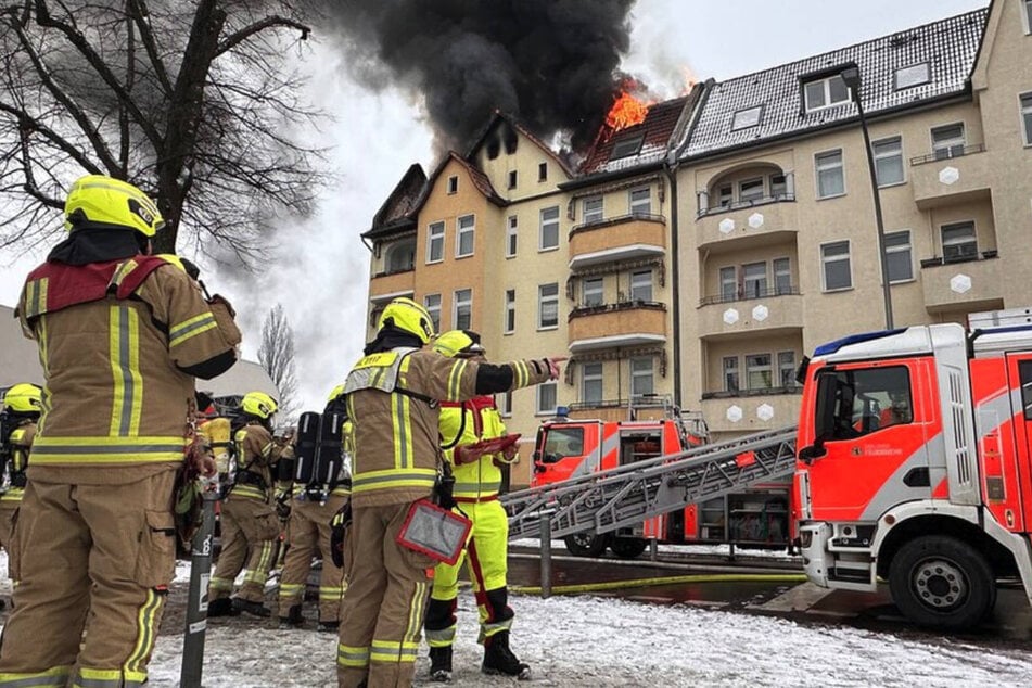 Der Brand war im Dachgeschoss eines fünfstöckigen Wohnhauses ausgebrochen.