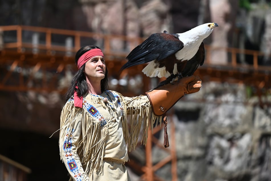 Der 41-Jährige spielt die Rolle des Winnetou bei den Karl-May-Spielen.