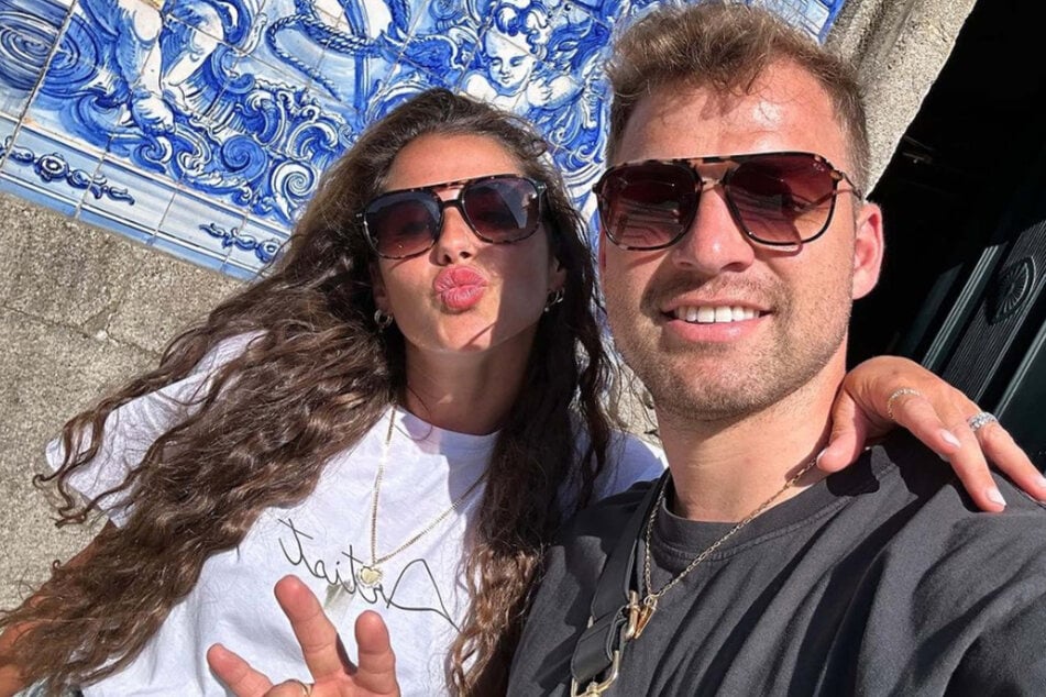 Sarah Engels (30) und Ehemann Julian (30) machen zurzeit Urlaub in Portugal.