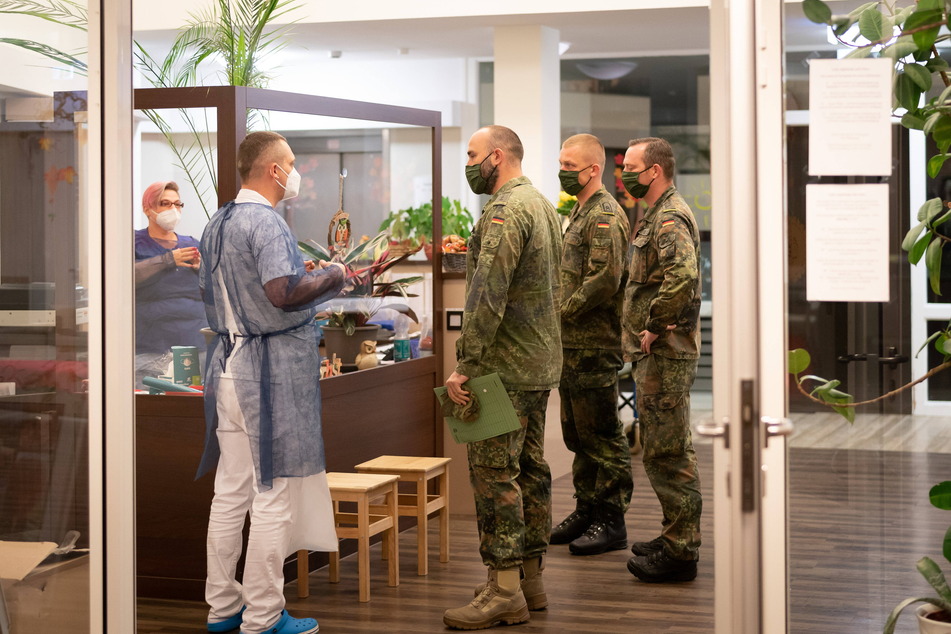 Auch in Freital halfen Soldaten beim Corona-Abwehrkampf.