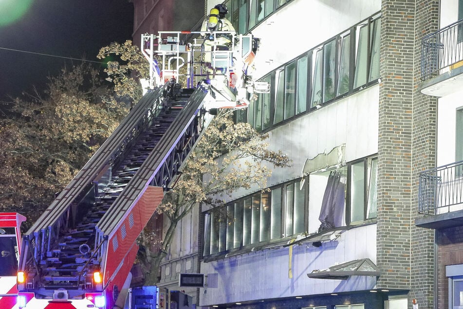 In der ersten Etage der Obdachlosenunterkunft kam es am Freitagabend zu einer Verpuffung.