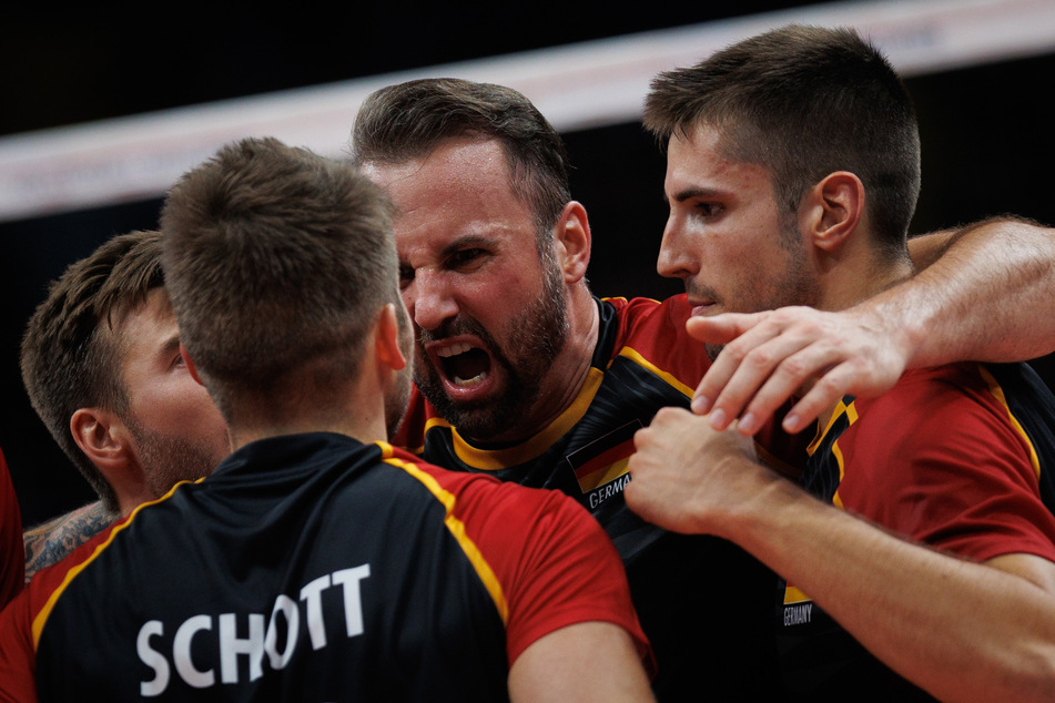 Die deutschen Volleyballer können es selbst kaum glauben: Sie haben sich für Olympia 2024 qualifiziert.