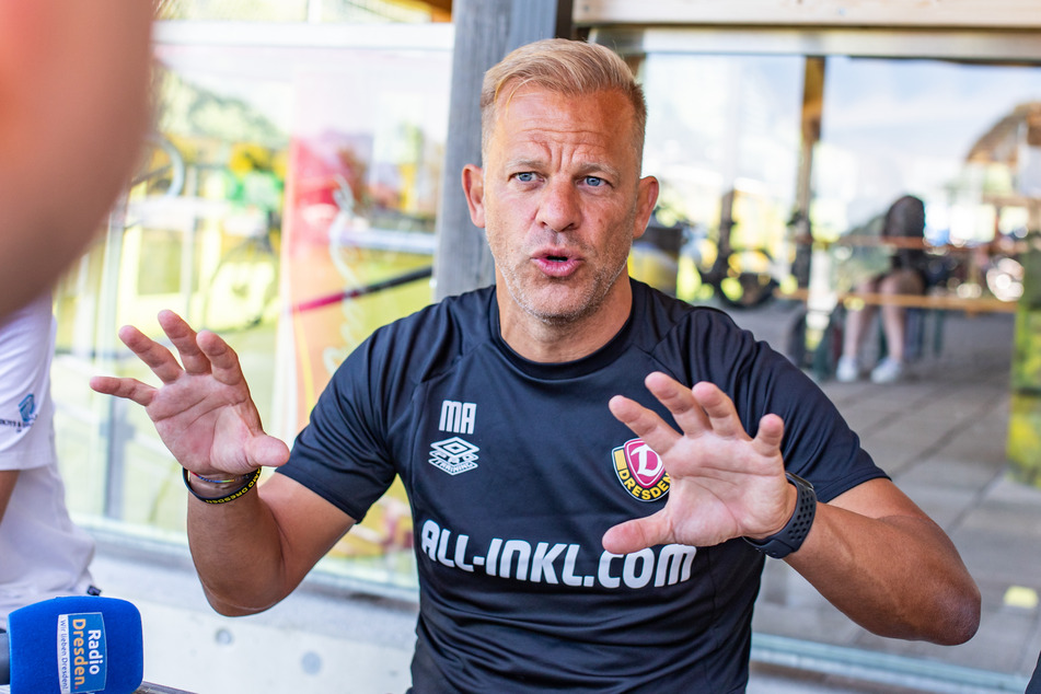 Dynamo-Trainer Markus Anfang (49) spricht schon jetzt von einer langen Saison. Aber er will die Treppenstufen bezwingen - und letztlich aufsteigen.