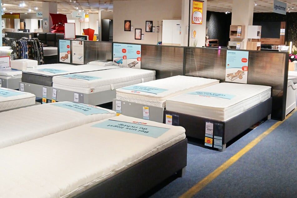 ROLLER verkauft fast alle Möbel im Abverkauf zum Hammerpreis