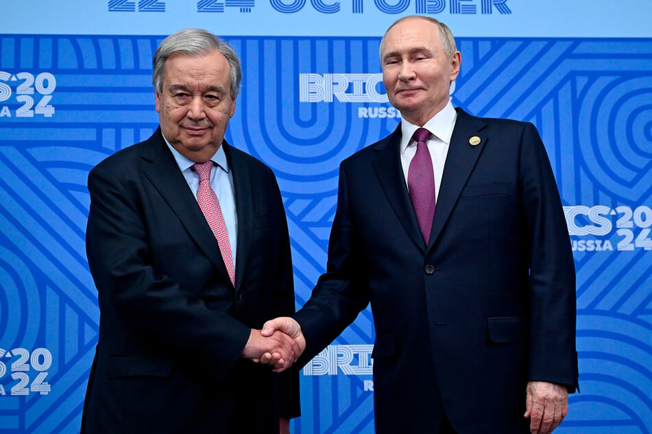 Diesen freundlichen Handschlag von UN-Generalsekretär António Guterres (75) mit Kreml-Herrscher Wladimir Putin (72) verstehen viele Experten nicht.