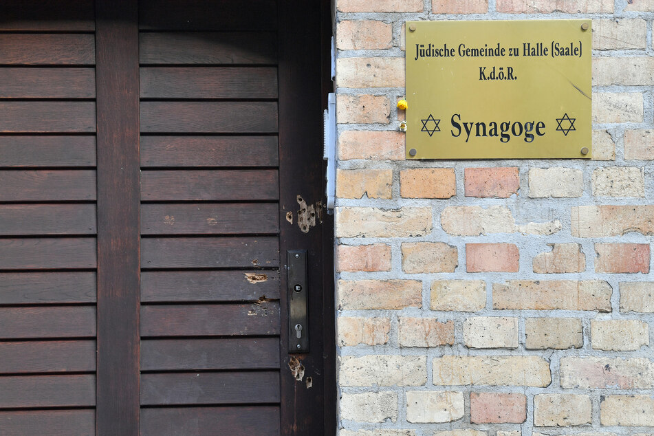 Die letzte Polizei war am frühen Morgen an der Synagoge vorbeigefahren, der Anschlag ereignete sich am Mittag. (Archivbild)