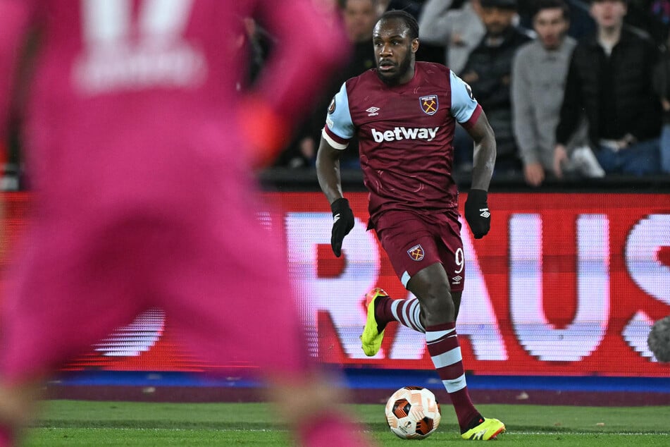 Der englisch-jamaikanische Fußballprofi Michail Antonio (34) wurde in einen schweren Verkehrsunfall verwickelt.