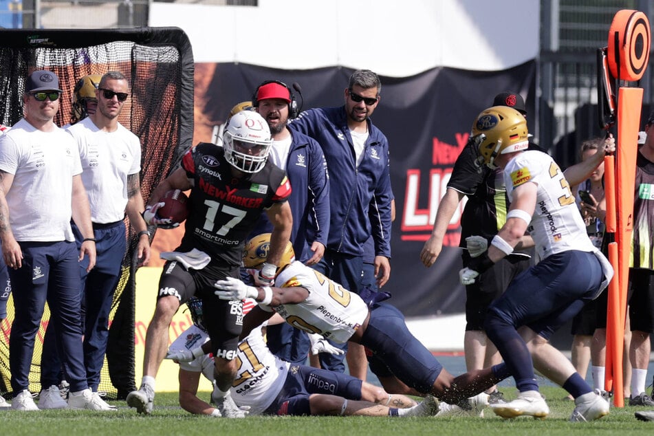 Vergangene Saison hatte die Monarchs-Defense Probleme, Michael Breuler (30, Nr. 17) zu stoppen.