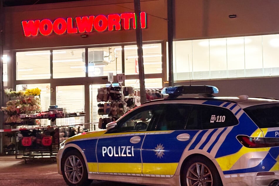 Die Woolworth-Filiale in Karlstadt wurde am Freitagabend zum Tatort eines bewaffneten Raubüberfalls.