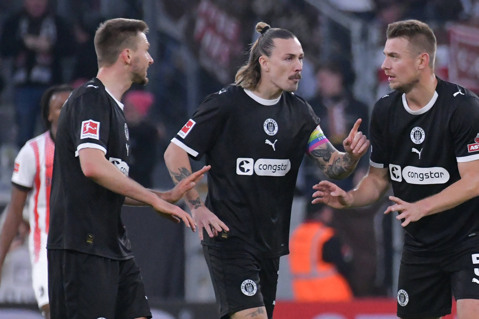 Irvine (M) war nach seiner Einwechslung sofort der Chef auf dem Platz.