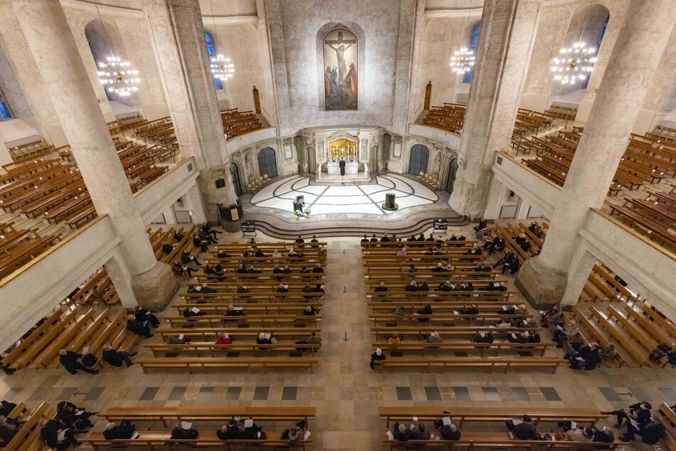 Das Orgelkonzert findet in der Kreuzkirche statt.