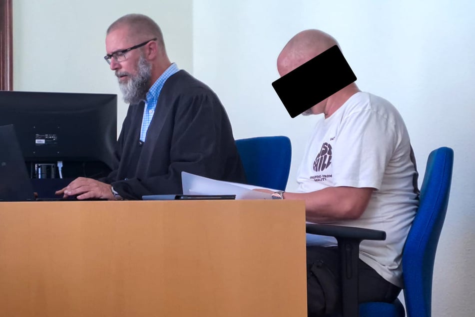 Stalker Tino O. (48, r.) hat drei Monate auf Bewährung bekommen.