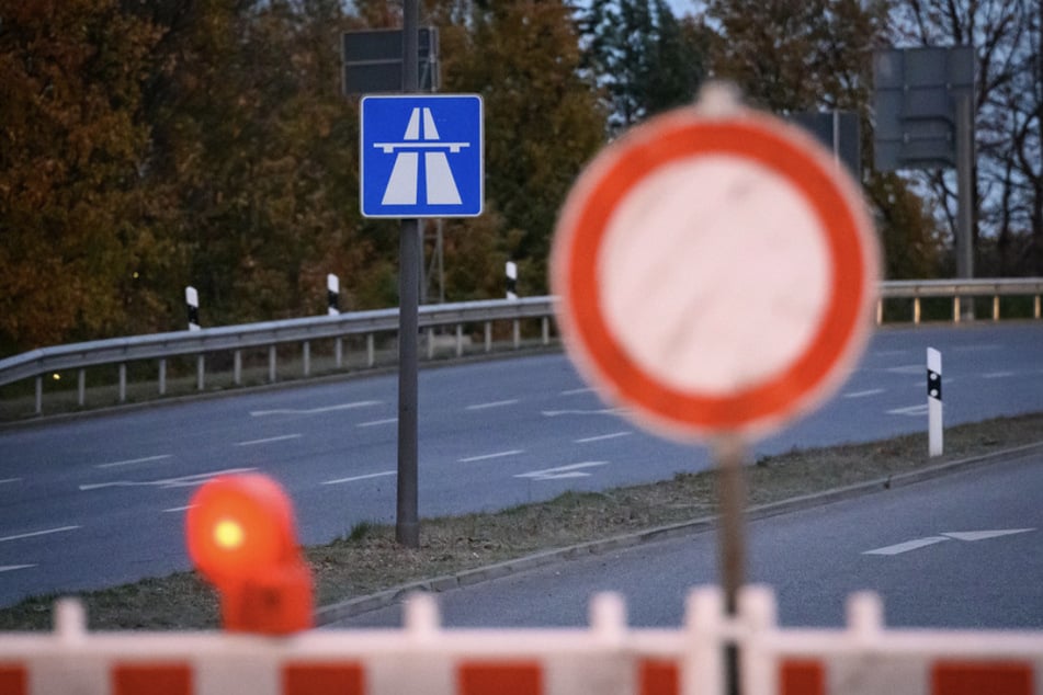 Autofahrer müssen zwischen Mittwochabend und Donnerstagmorgen eine andere Route fahren oder der Umleitung folgen. (Symbolfoto)