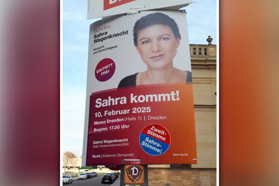 Der Auftritt war mit Plakaten in Dresden angekündigt worden.