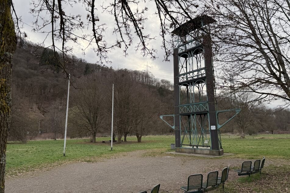 Kitakind beim Spielen in Fluss gefallen: Dreijähriger in Klinik gestorben