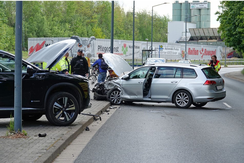 Die Straße musste voll gesperrt werden.