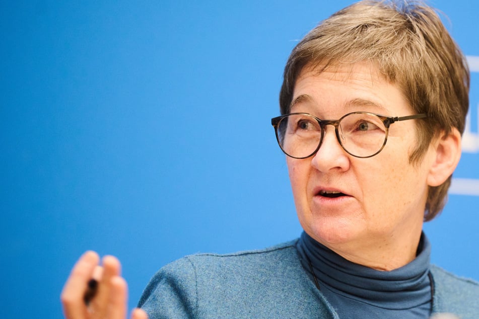 Berlins Gesundheitssenatorin Ulrike Gote (56) ist über den Wegfall der meisten Corona-Maßnahmen nicht erfreut.