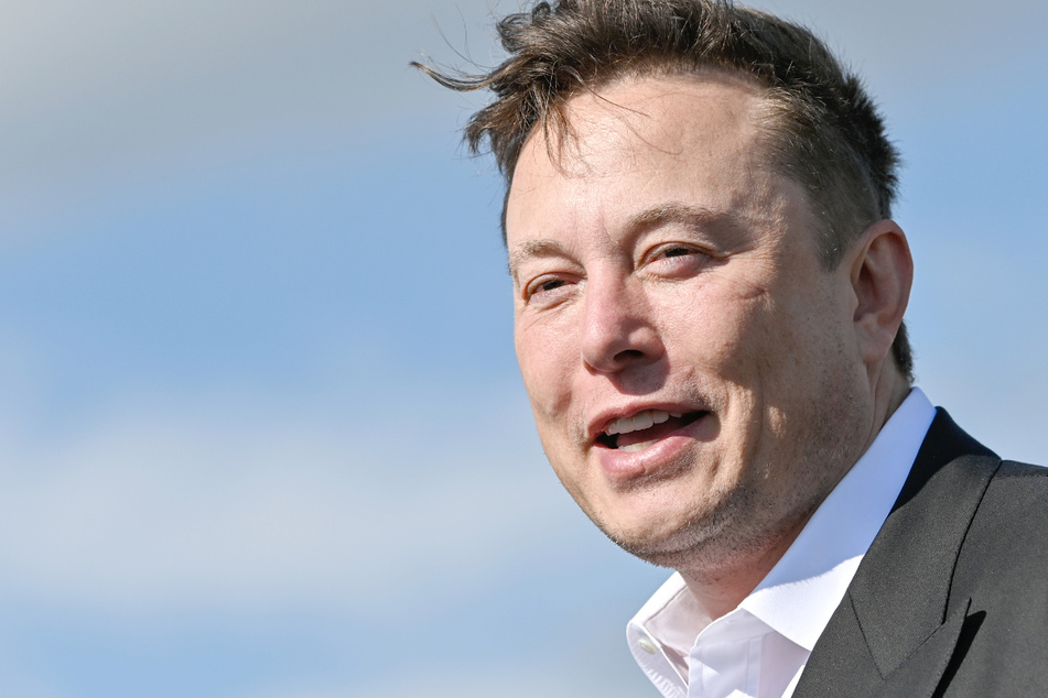 Tesla-Chef Elon Musk zurück in Deutschland!